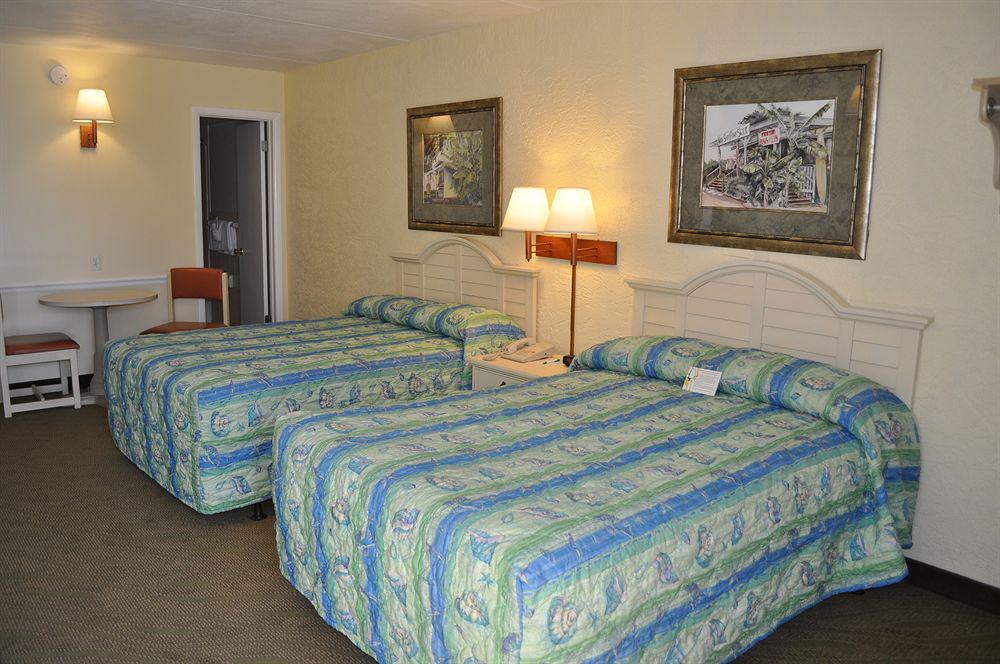 Ramada By Wyndham Panama City Beach / Beachfront Exteriör bild