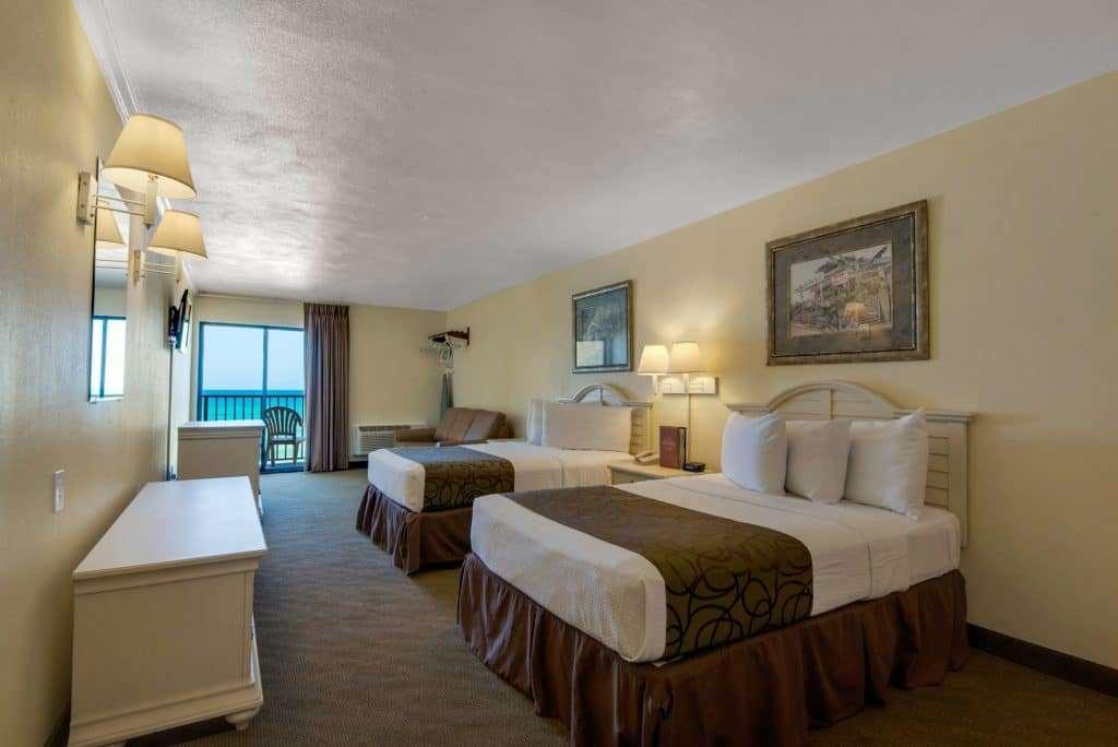 Ramada By Wyndham Panama City Beach / Beachfront Rum bild