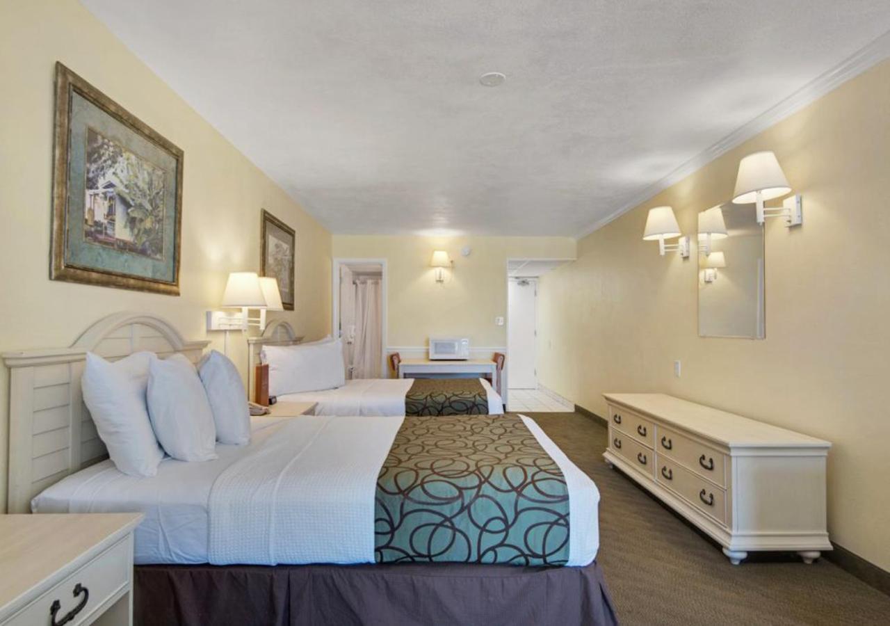 Ramada By Wyndham Panama City Beach / Beachfront Exteriör bild