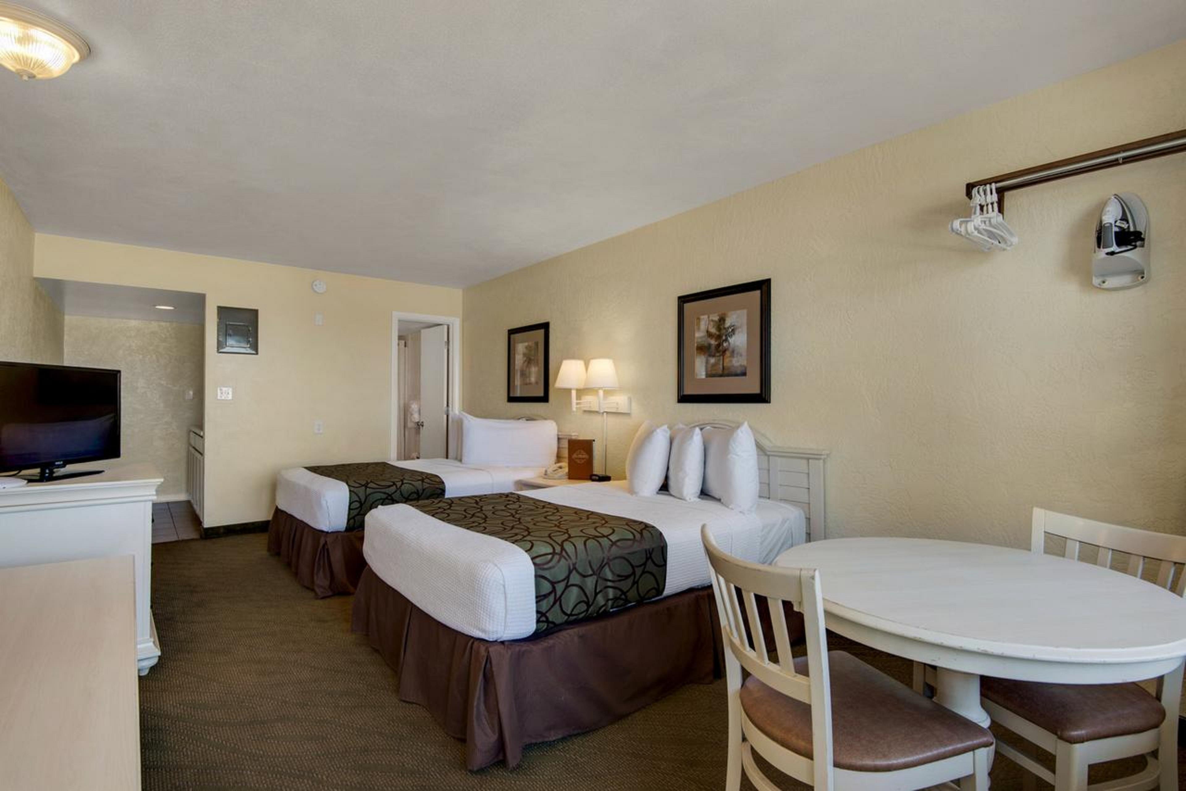 Ramada By Wyndham Panama City Beach / Beachfront Exteriör bild