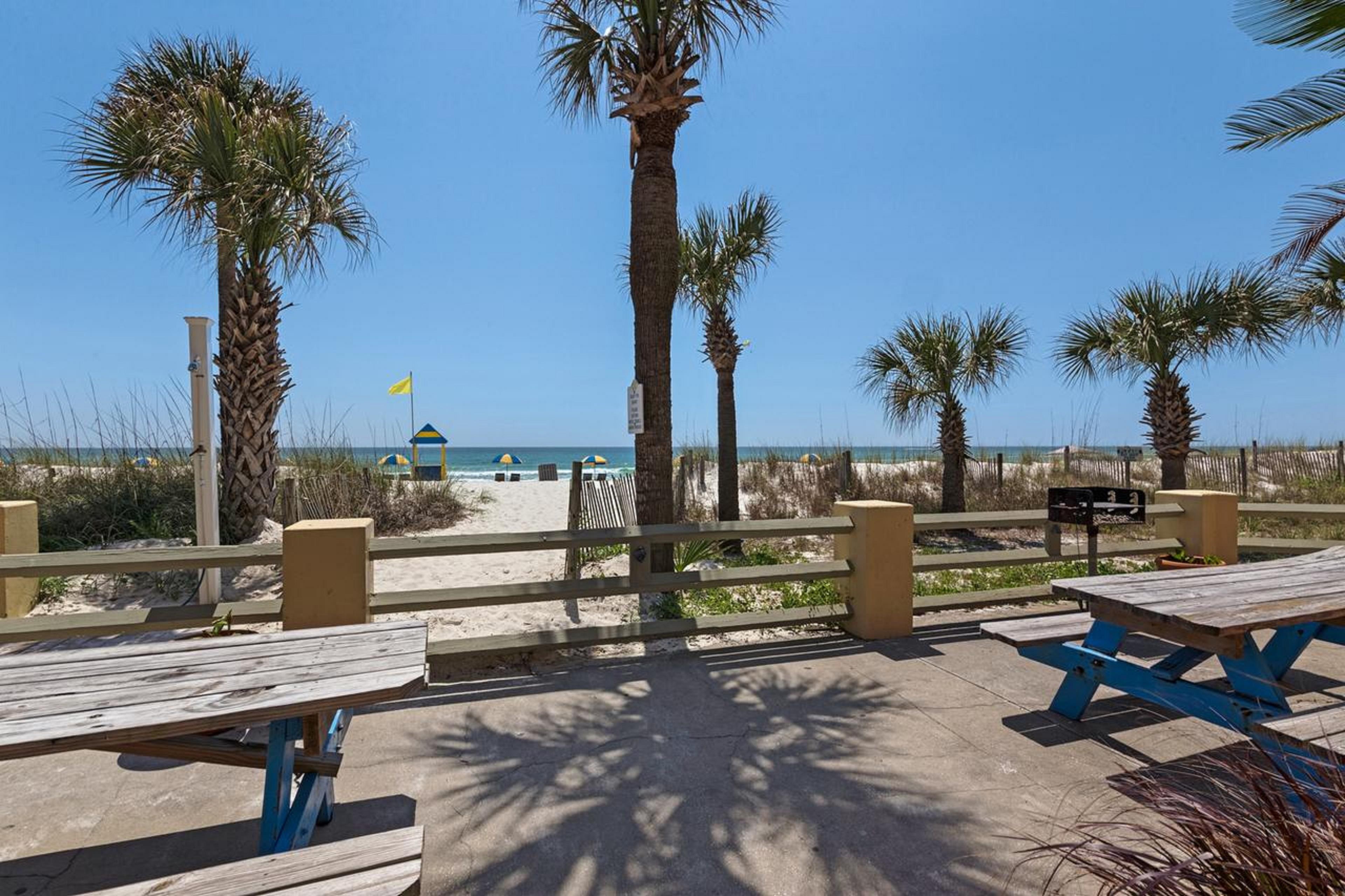 Ramada By Wyndham Panama City Beach / Beachfront Exteriör bild