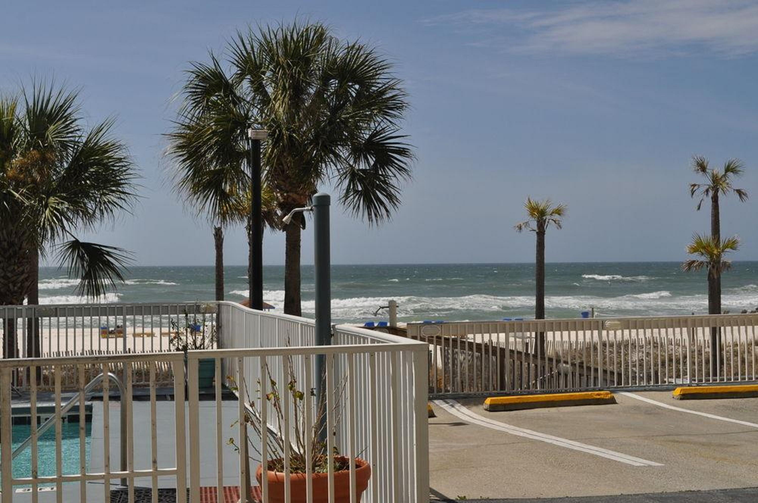 Ramada By Wyndham Panama City Beach / Beachfront Exteriör bild