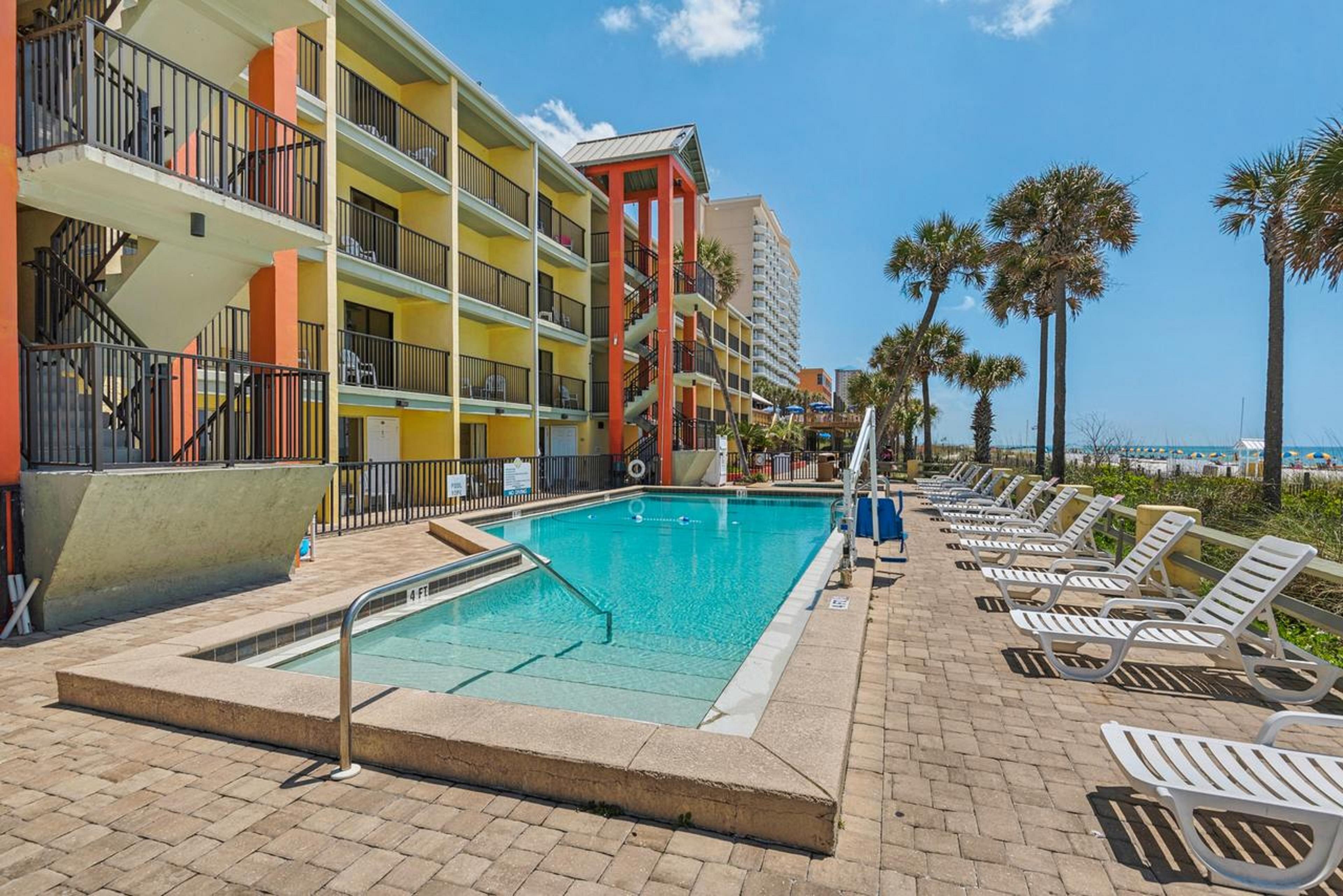 Ramada By Wyndham Panama City Beach / Beachfront Exteriör bild