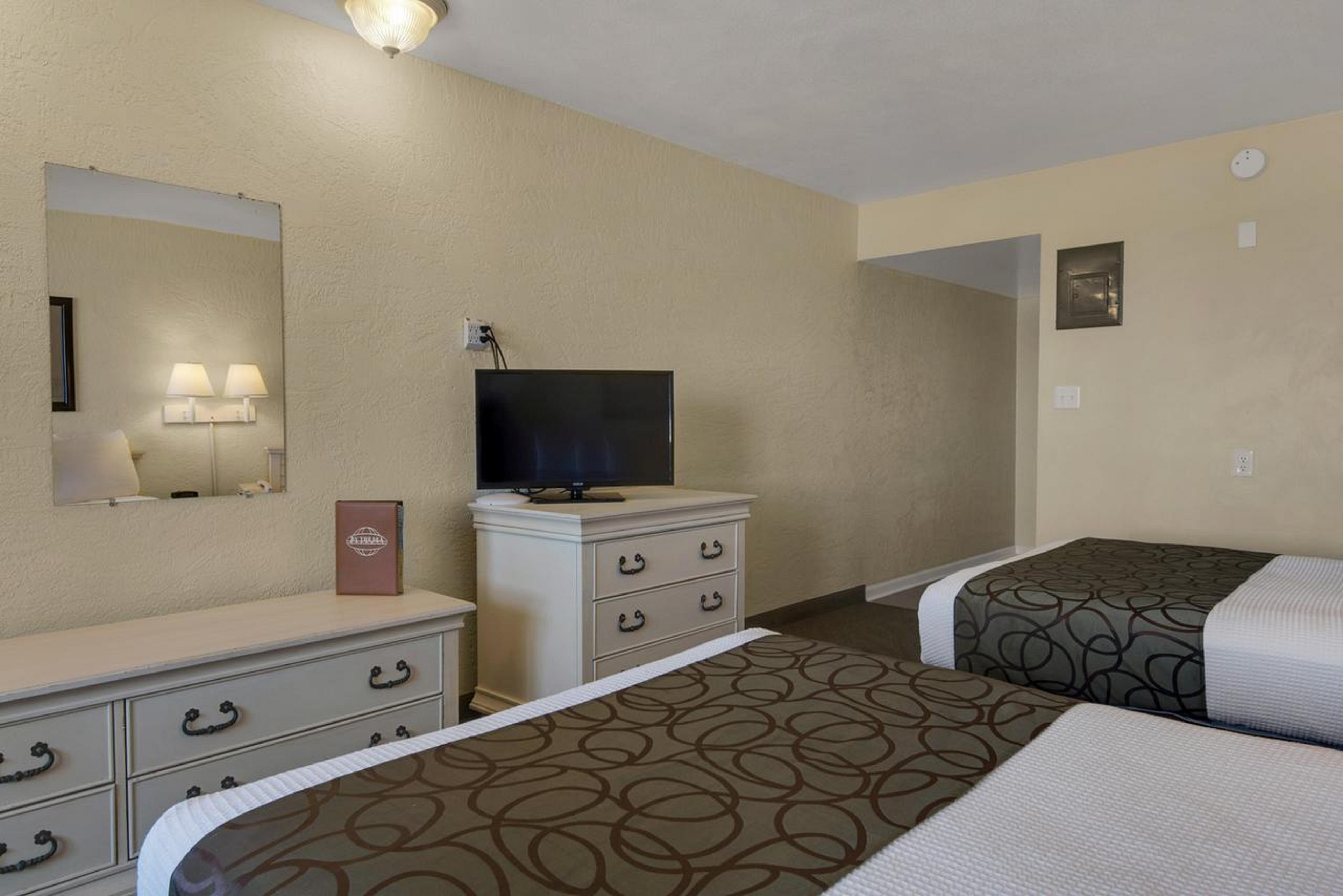 Ramada By Wyndham Panama City Beach / Beachfront Exteriör bild