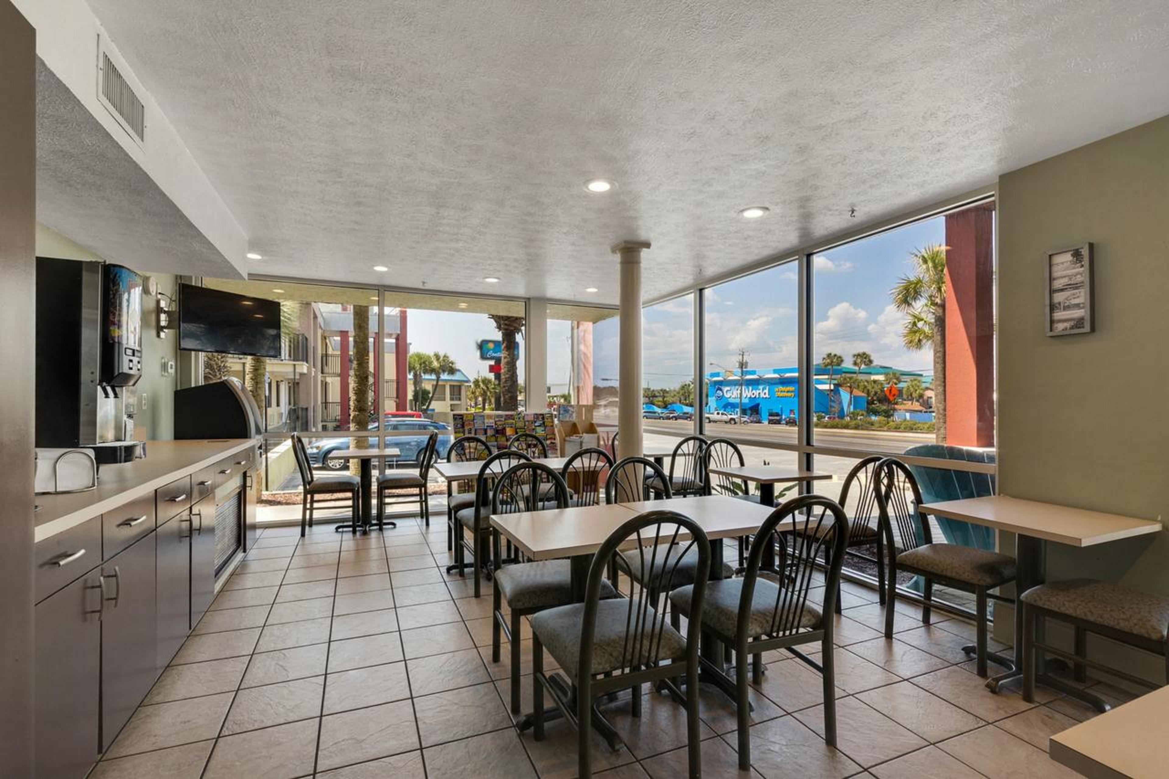 Ramada By Wyndham Panama City Beach / Beachfront Exteriör bild