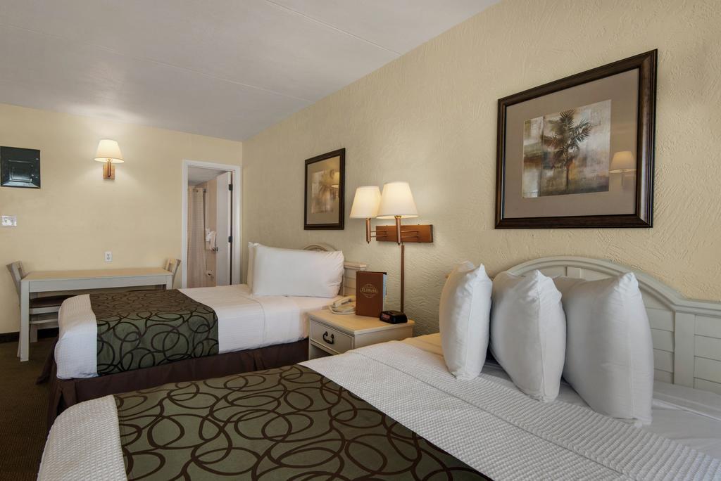 Ramada By Wyndham Panama City Beach / Beachfront Exteriör bild