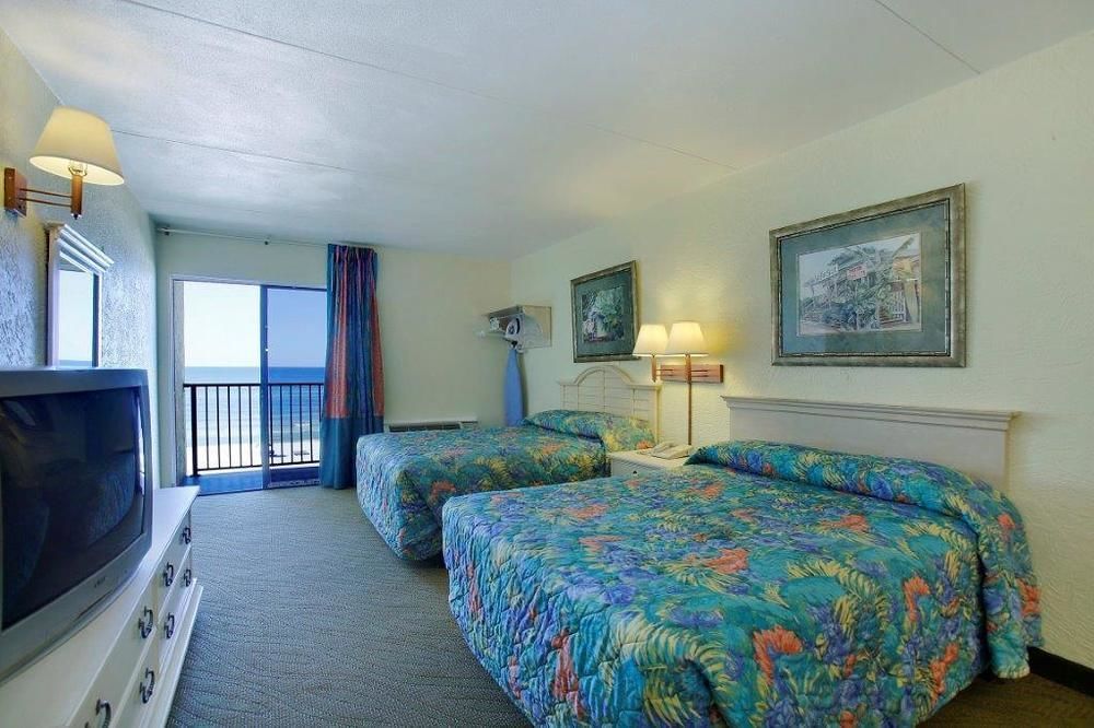Ramada By Wyndham Panama City Beach / Beachfront Exteriör bild