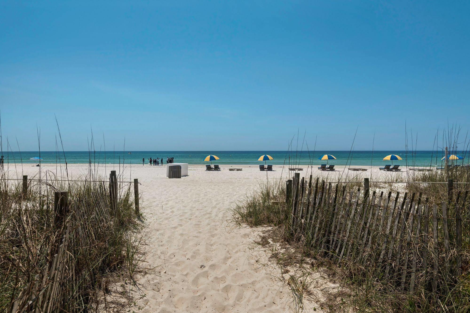Ramada By Wyndham Panama City Beach / Beachfront Exteriör bild